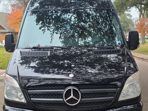 Used 2013 Mercedes-Benz Sprinter 2500 image 2