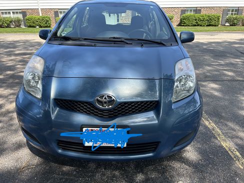 Used 2010 Toyota Yaris 4-Door Hatchback FWD image 1