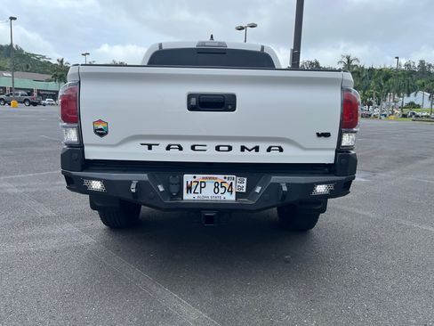 Used 2022 Toyota Tacoma TRD Off-Road w/ Black Out Package (TMS) AWD/4WD image 17