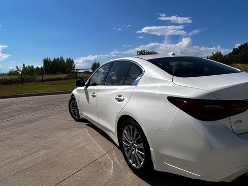 Used 2018 INFINITI Q50 Luxe w/ Essential Package (3.0T Luxe) AWD/4WD image 5