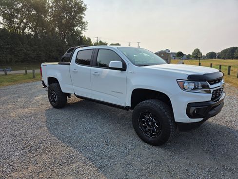 Used 2022 Chevrolet Colorado LT w/ Luxury Package image 4