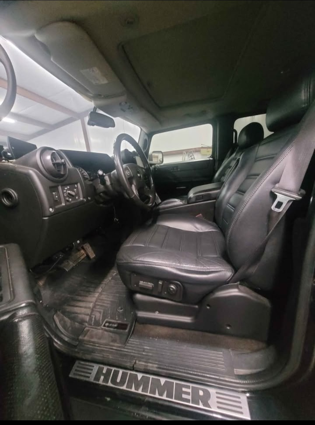 Used 2005 HUMMER H2 SUT w/ Preferred Equipment Group AWD/4WD image 6