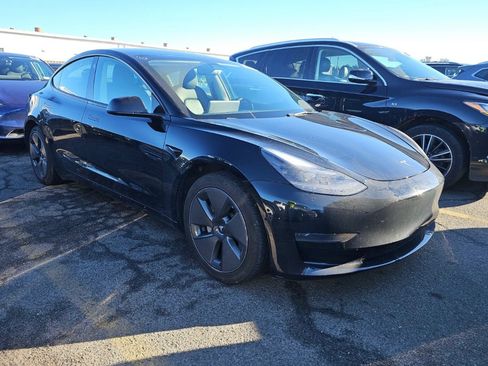 Used 2021 Tesla Model 3 Standard Range Plus image 2