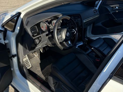 Used 2017 Volkswagen GTI SE image 11