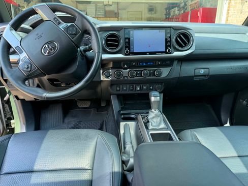 Used 2022 Toyota Tacoma Limited AWD/4WD image 6