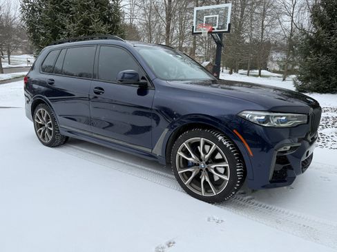 Used 2021 BMW X7 M50i image 2