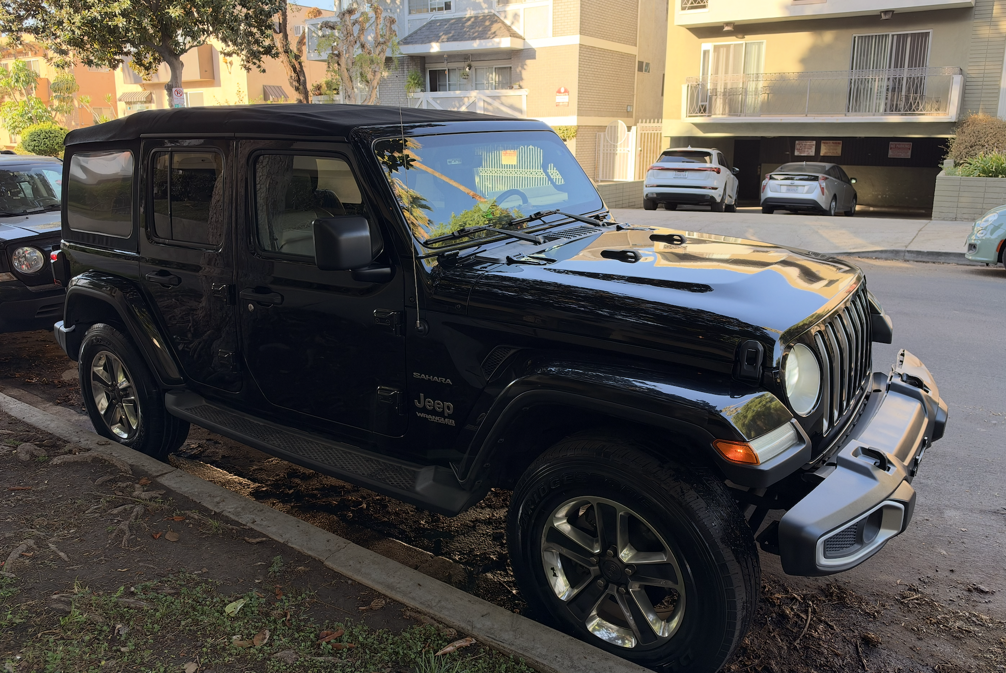 Used 2019 Jeep Wrangler Unlimited Sahara AWD/4WD image 16
