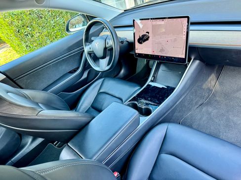 Used 2018 Tesla Model 3 Mid Range image 8