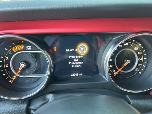 Used 2023 Jeep Wrangler Unlimited Rubicon image 12