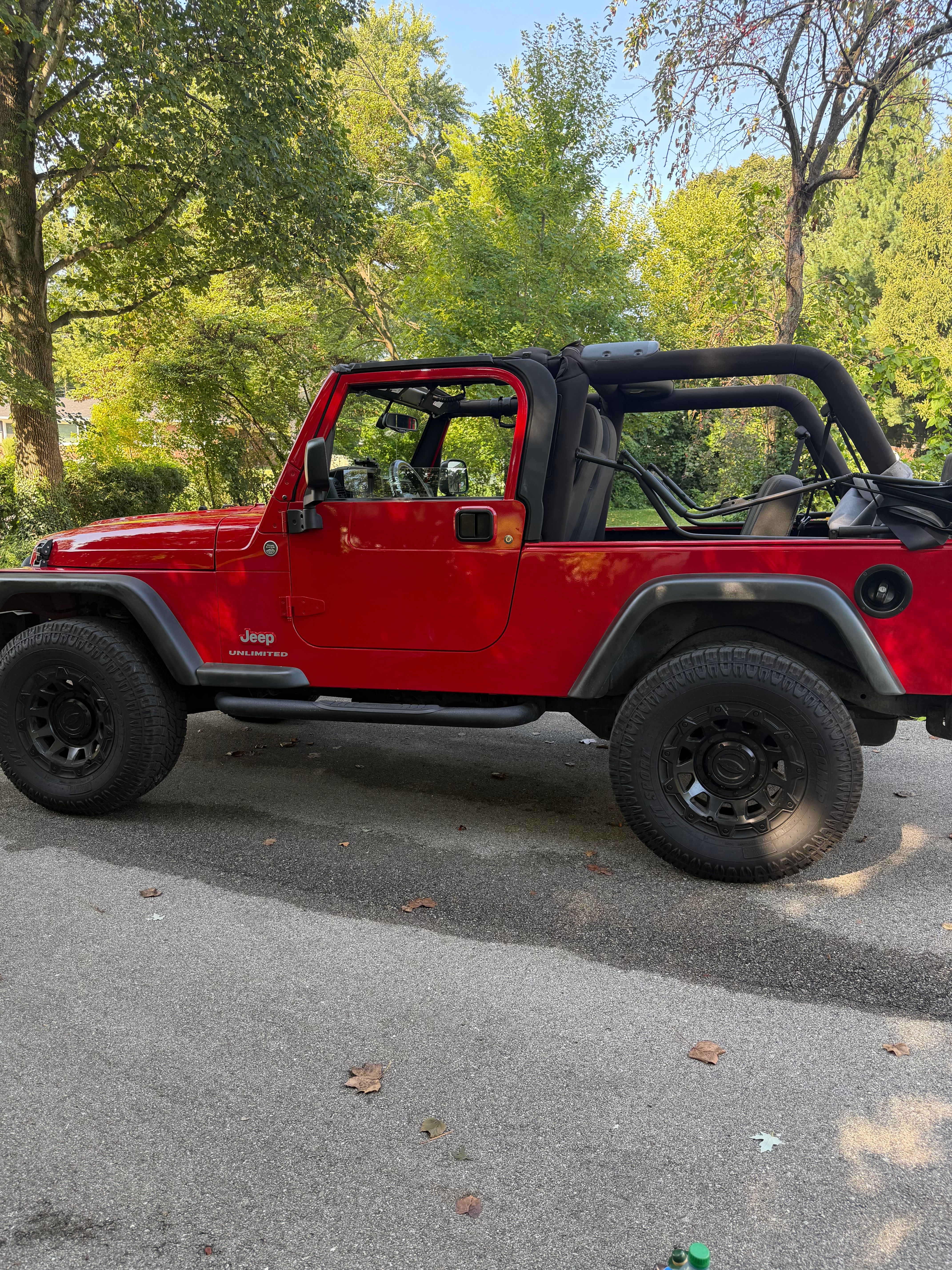 Used 2006 Jeep Wrangler Unlimited w/ Premium Audio Group AWD/4WD image 2