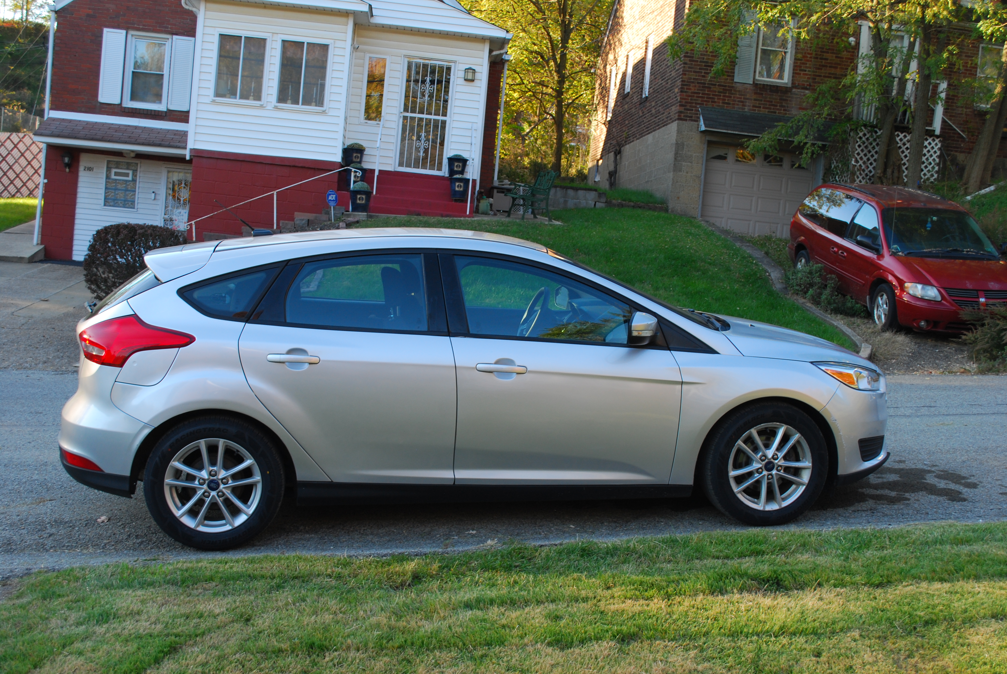 Used 2015 Ford Focus SE FWD image 1
