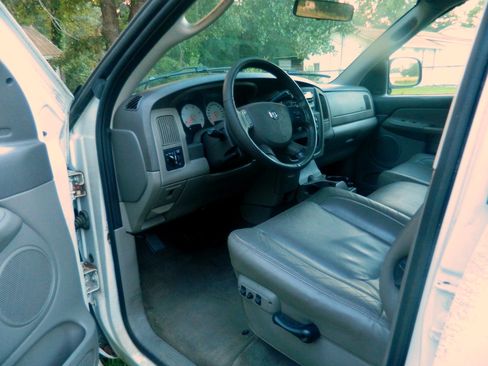 Used 2004 Dodge Ram 3500 Truck SLT w/ Sport Appearance Group image 8