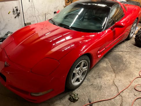 Used 1999 Chevrolet Corvette Coupe w/ Roof Pkg image 4