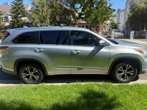 Used 2016 Toyota Highlander XLE FWD image 10