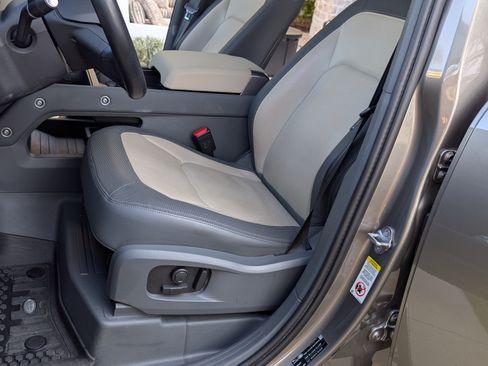 Used 2023 Land Rover Defender 110 X-Dynamic SE image 21