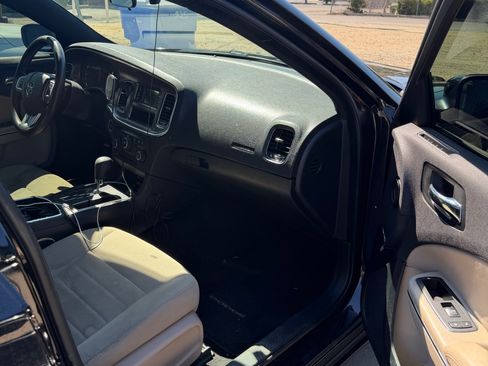 Used 2014 Dodge Charger SE RWD image 10