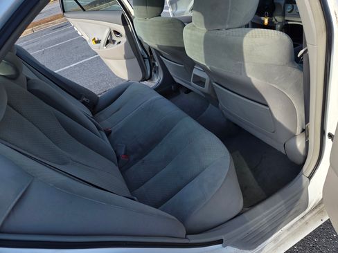 Used 2009 Toyota Camry LE image 12