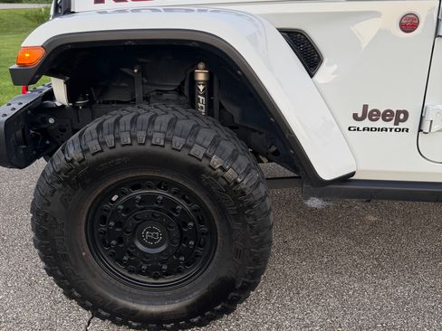 Used 2022 Jeep Gladiator Rubicon w/ LED Lighting Group AWD/4WD image 18