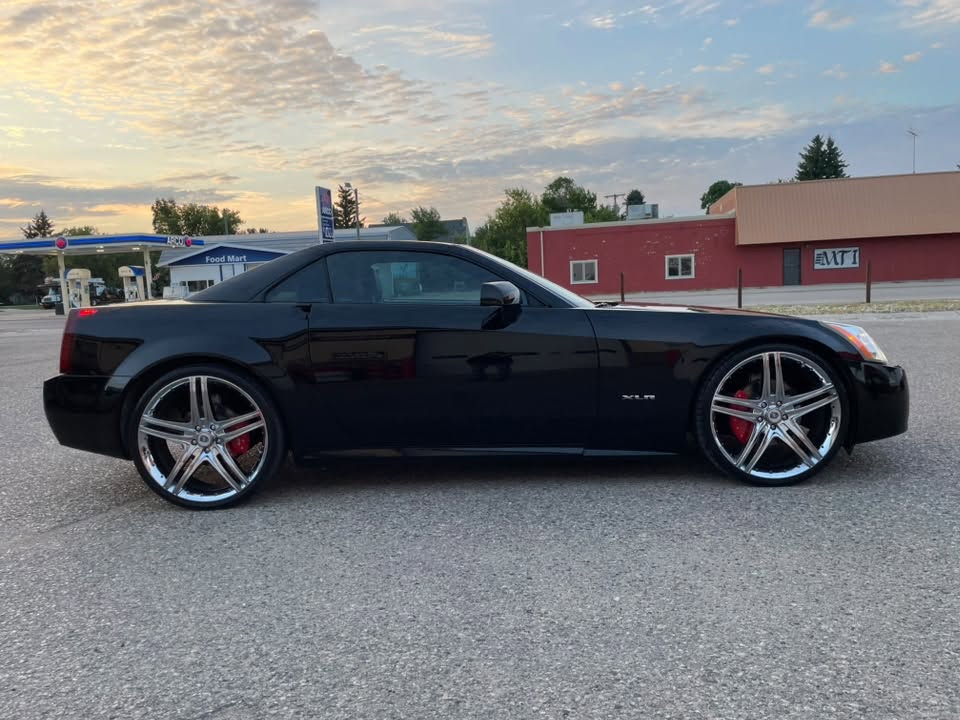 Used 2004 Cadillac XLR RWD image 10