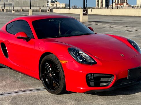 Used 2015 Porsche Cayman image 2