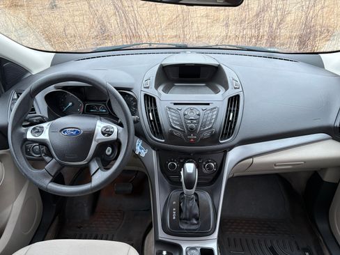 Used 2016 Ford Escape SE image 2