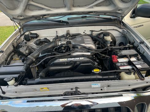 Used 2004 Toyota Tacoma PreRunner image 2