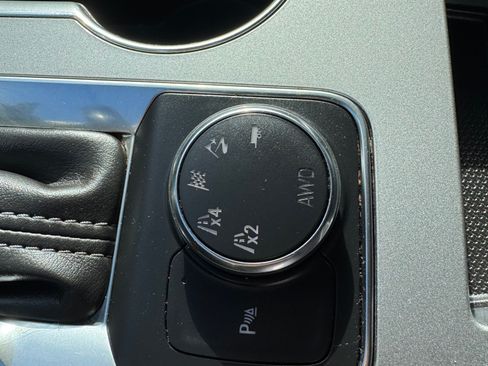 Used 2019 Chevrolet Blazer LT w/ Sun and Wheels Package image 9