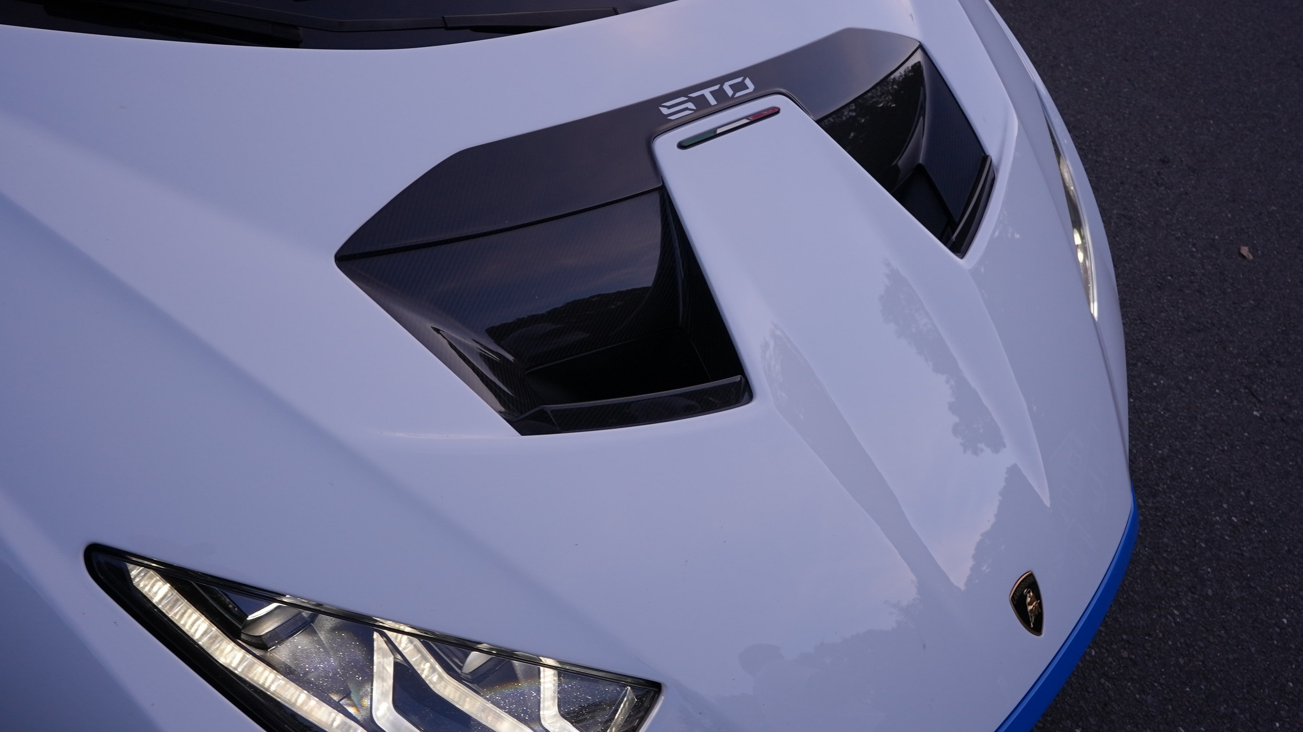 Used 2022 Lamborghini Huracan STO RWD image 9