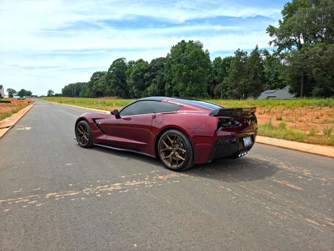 Used 2017 Chevrolet Corvette Stingray Coupe RWD image 2