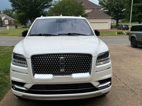 Used 2018 Lincoln Navigator Reserve w/ Technology Package AWD/4WD image 2