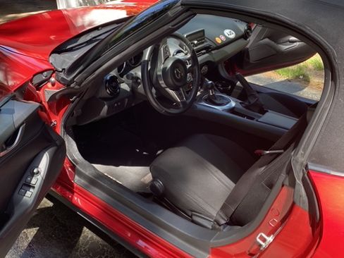 Used 2016 MAZDA MX-5 Miata Sport RWD image 11