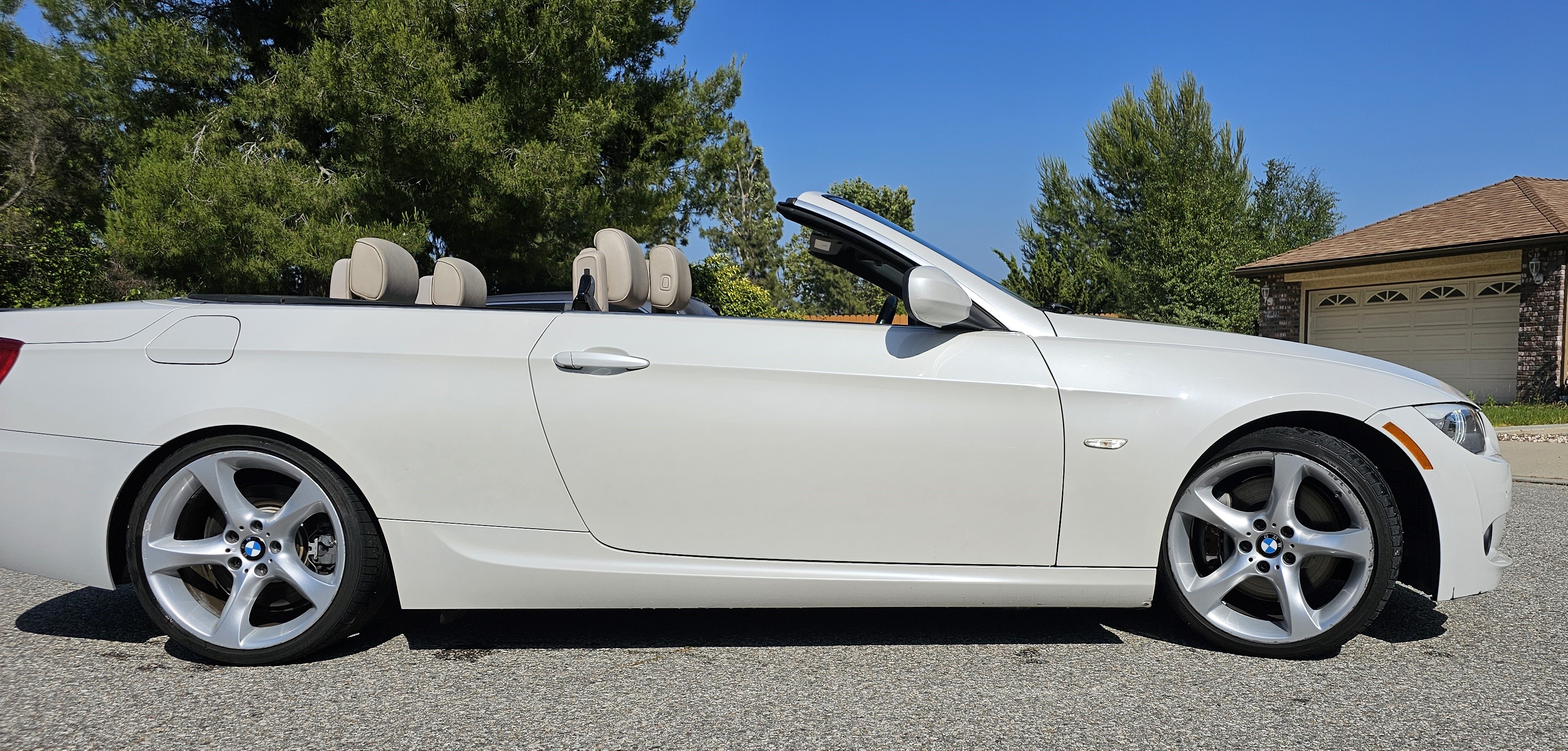 Used 2013 BMW 335i Convertible RWD image 2