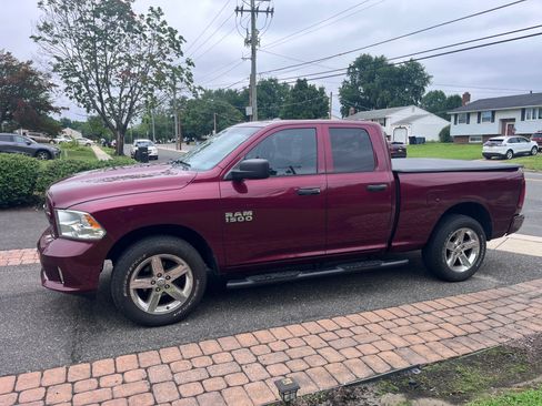 Used 2018 RAM 1500 Express w/ Express Value Package AWD/4WD image 4