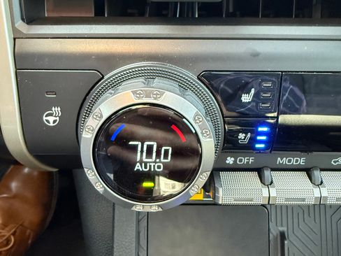 Used 2024 Toyota Tacoma TRD Off-Road image 15