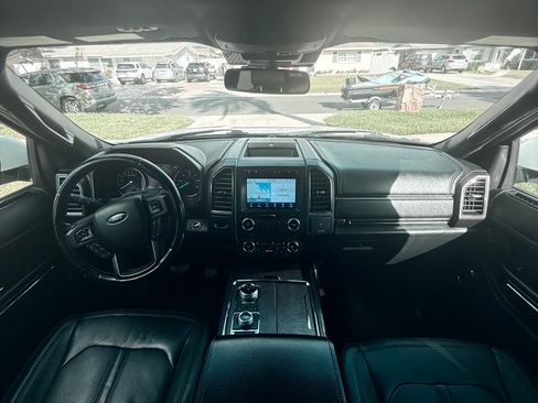 Used 2020 Ford Expedition Max Limited image 9