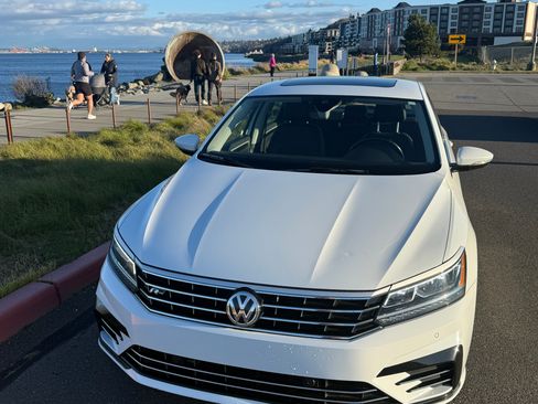 Used 2019 Volkswagen Passat 2.0T SE R-Line image 18