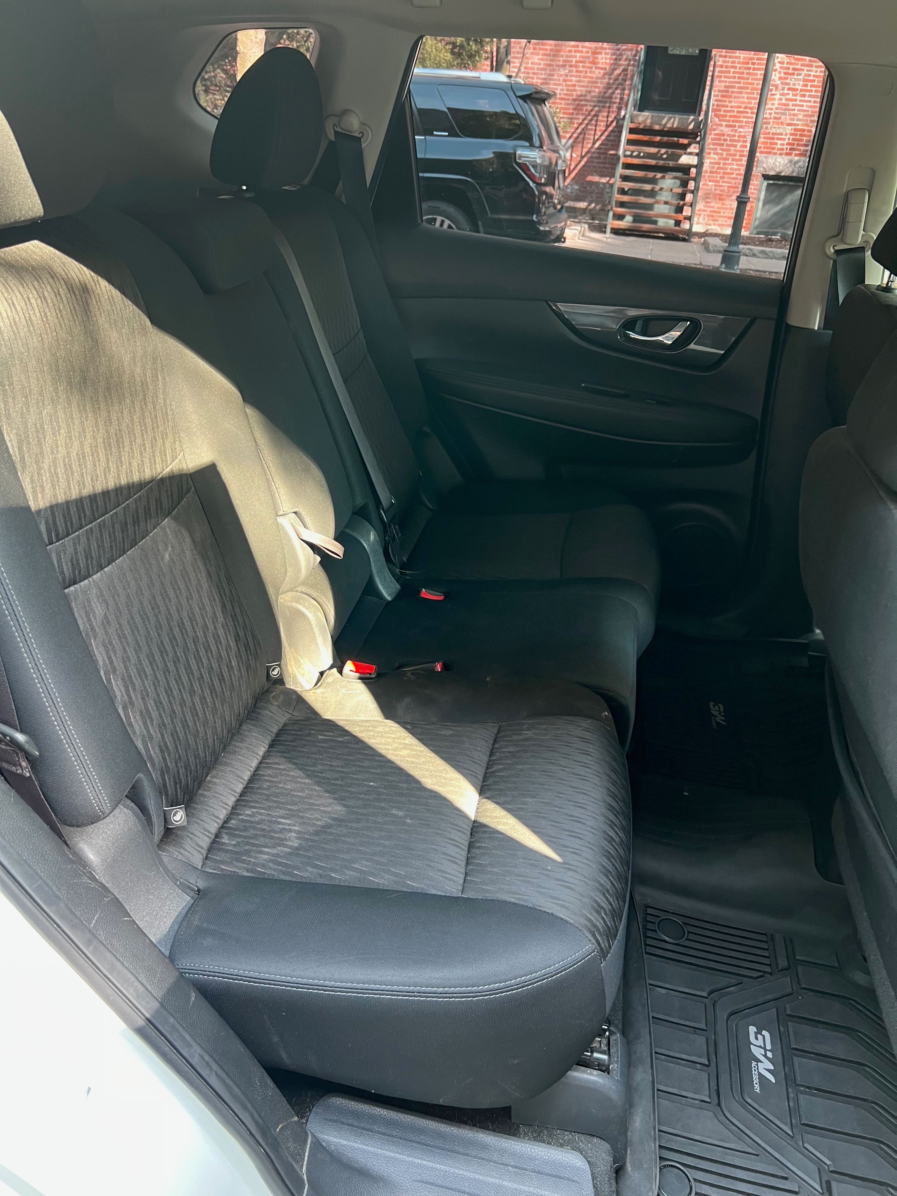 Used 2017 Nissan Rogue S FWD image 11