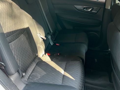 Used 2017 Nissan Rogue S FWD image 11