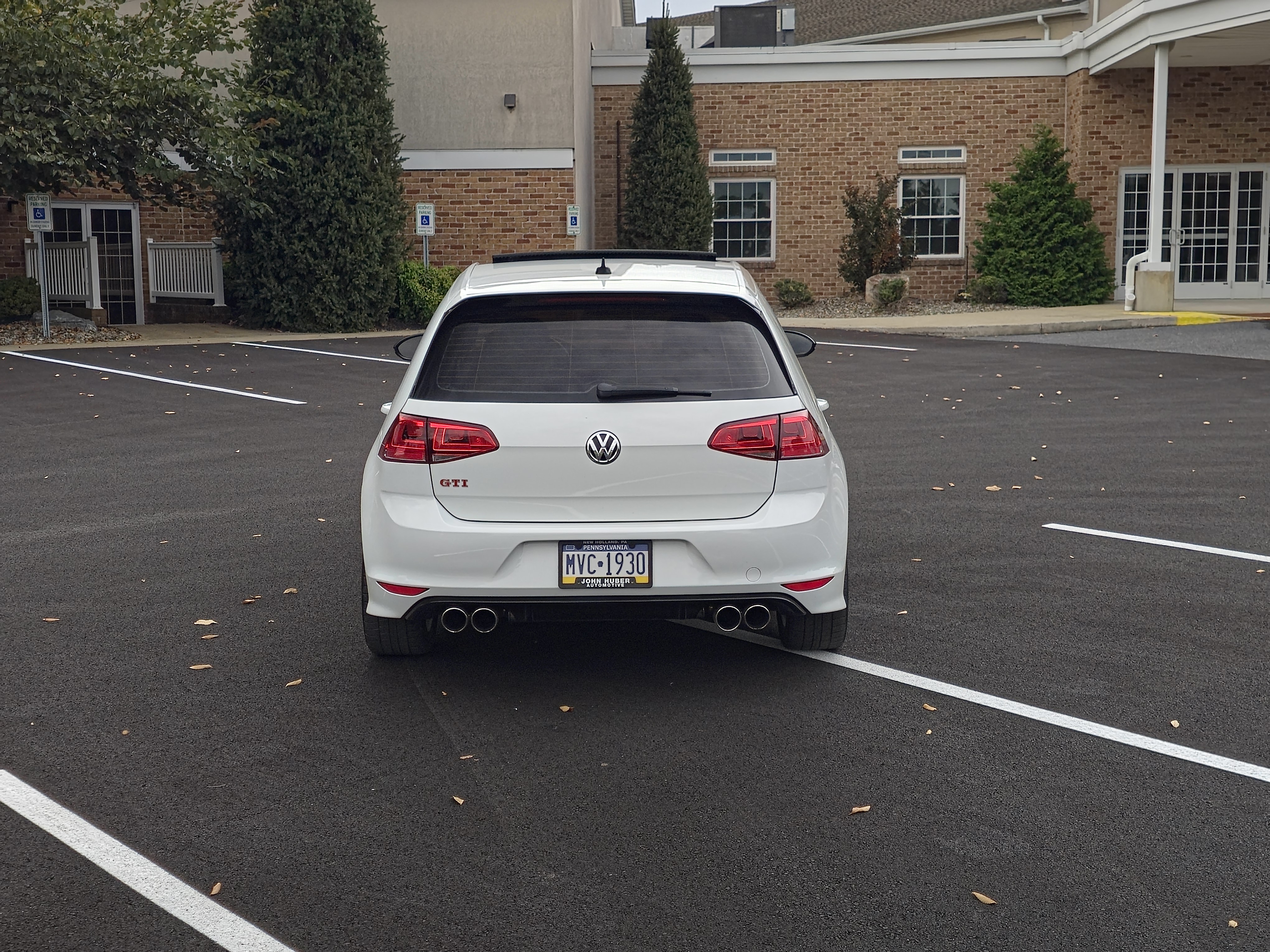 Used 2017 Volkswagen GTI Autobahn FWD image 6