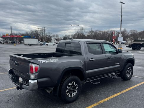 Used 2021 Toyota Tacoma TRD Off-Road image 5