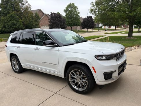 Used 2022 Jeep Grand Cherokee L Summit w/ Advanced Protech Group IV AWD/4WD image 4