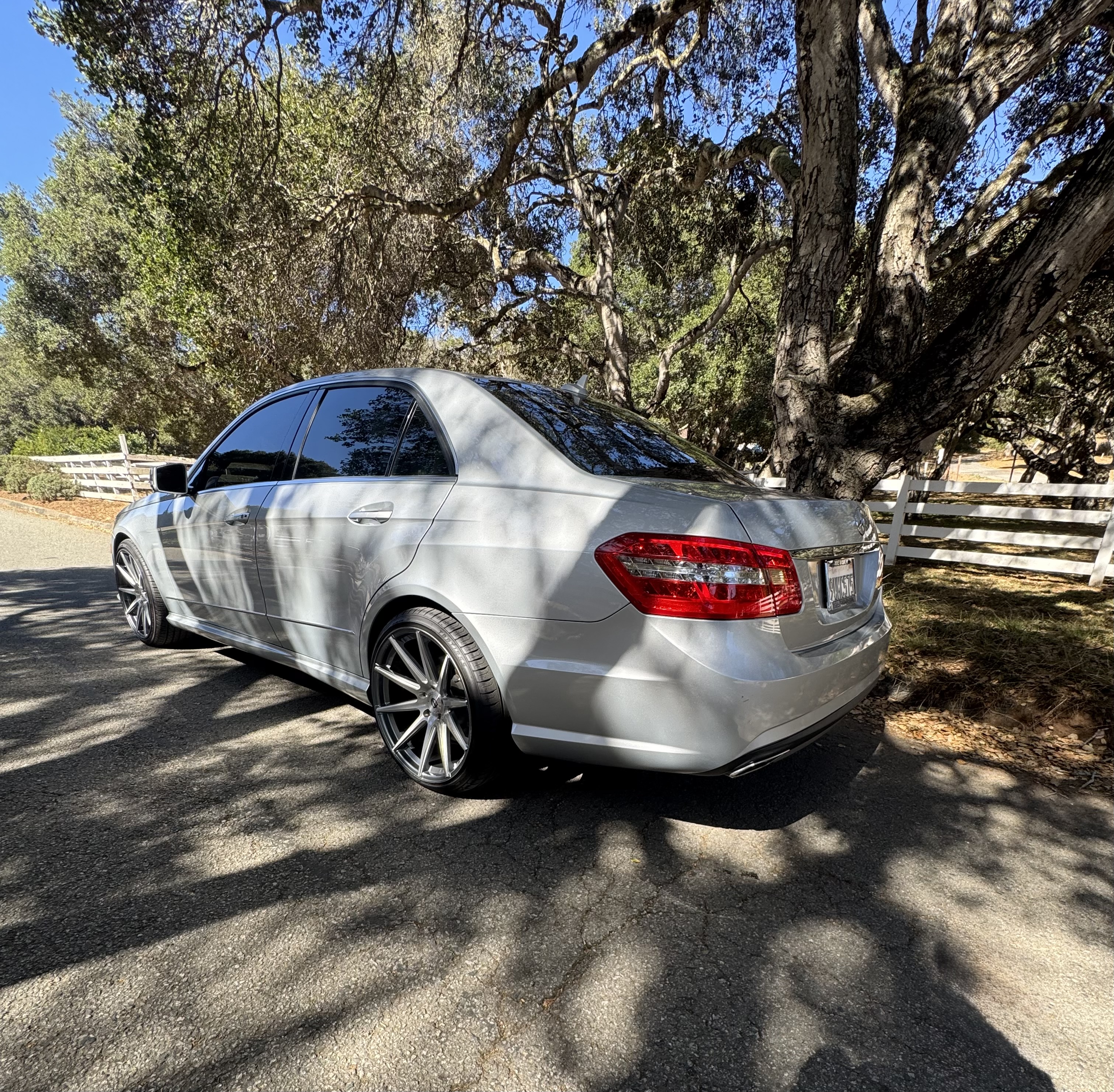 Used 2011 Mercedes-Benz E 550 Sedan image 10