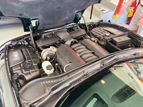 Used 2001 Chevrolet Corvette Convertible w/ Preferred Equipment Group2 RWD image 8