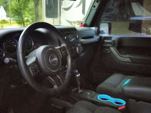 Used 2012 Jeep Wrangler Unlimited Sport image 5