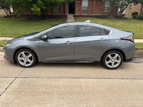 Used 2018 Chevrolet Volt LT w/ Comfort Package image 10