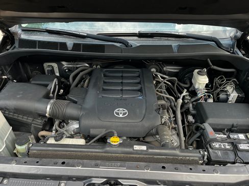 Used 2015 Toyota Tundra SR5 w/ TRD Off Road Package AWD/4WD image 12