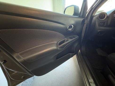 Used 2014 Nissan Versa SV image 9