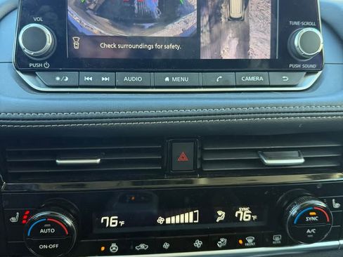 Used 2023 Nissan Rogue SL image 12