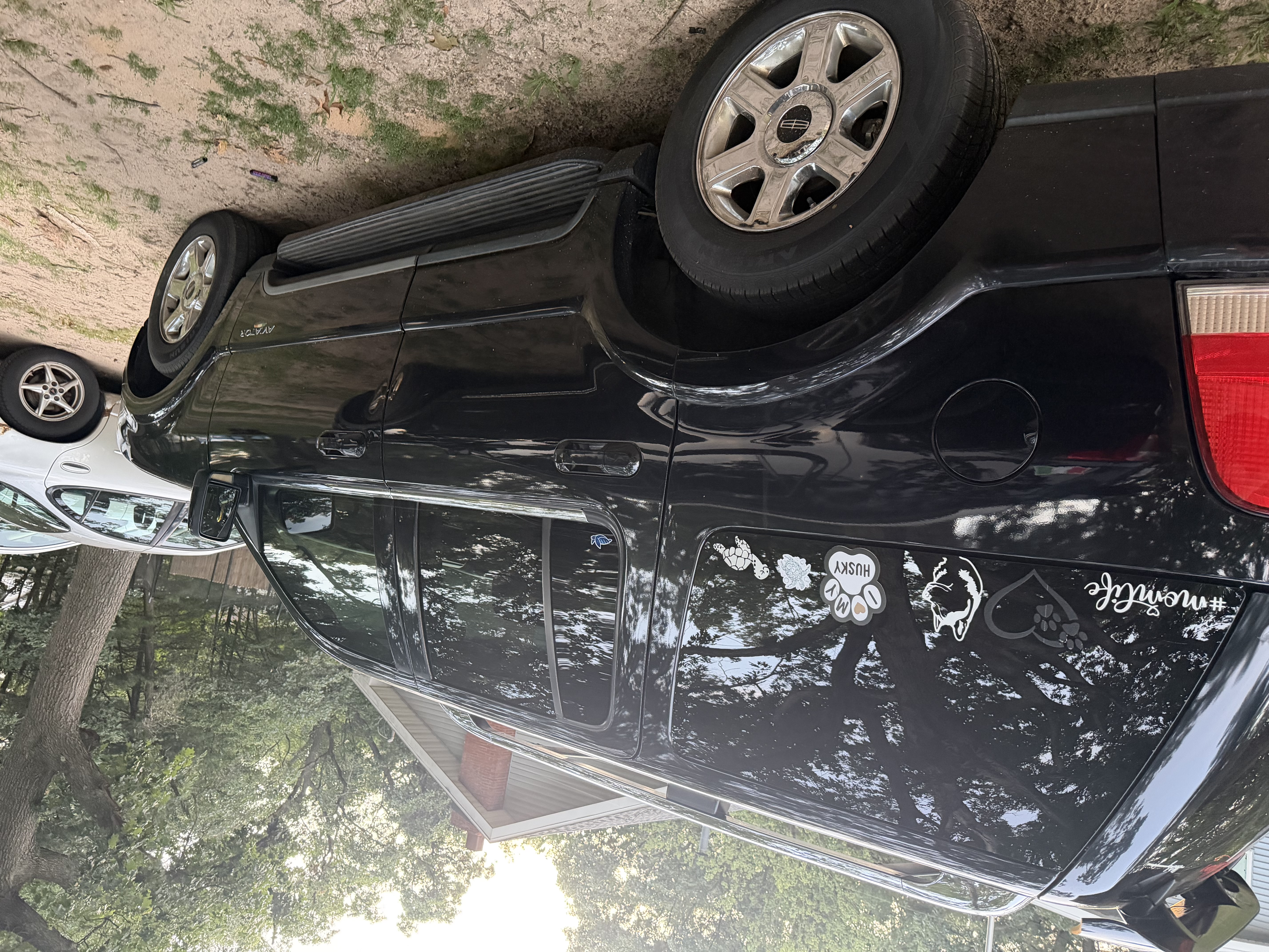 Used 2005 Lincoln Aviator AWD image 2