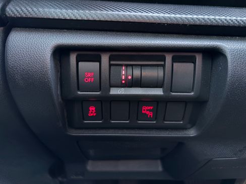 Used 2018 Subaru Crosstrek 2.0i Premium w/ Eyesight System image 23